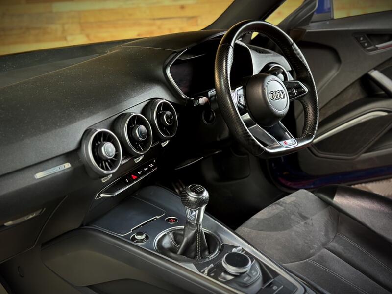 AUDI TT