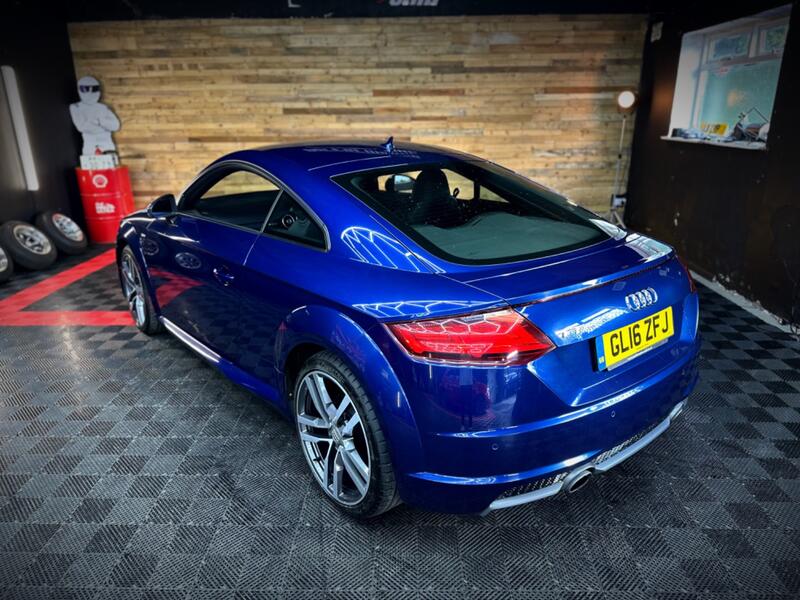 AUDI TT