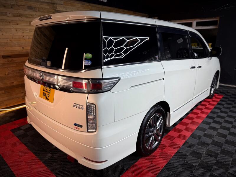 NISSAN ELGRAND